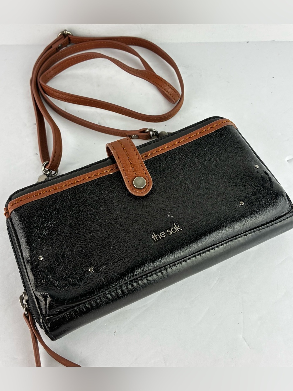 The Sak Iris Smartphone Black Leather Crossbody NWOT